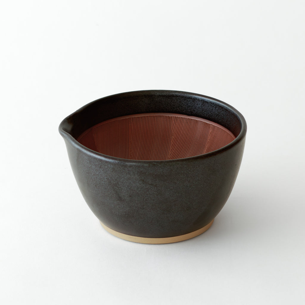 シリコン付きで滑りにくい、元重製陶所のすり鉢