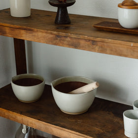 シリコン付きで滑りにくい、元重製陶所のすり鉢