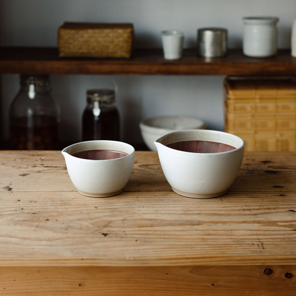 シリコン付きで滑りにくい、元重製陶所のすり鉢