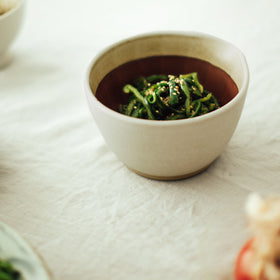 シリコン付きで滑りにくい、元重製陶所のすり鉢