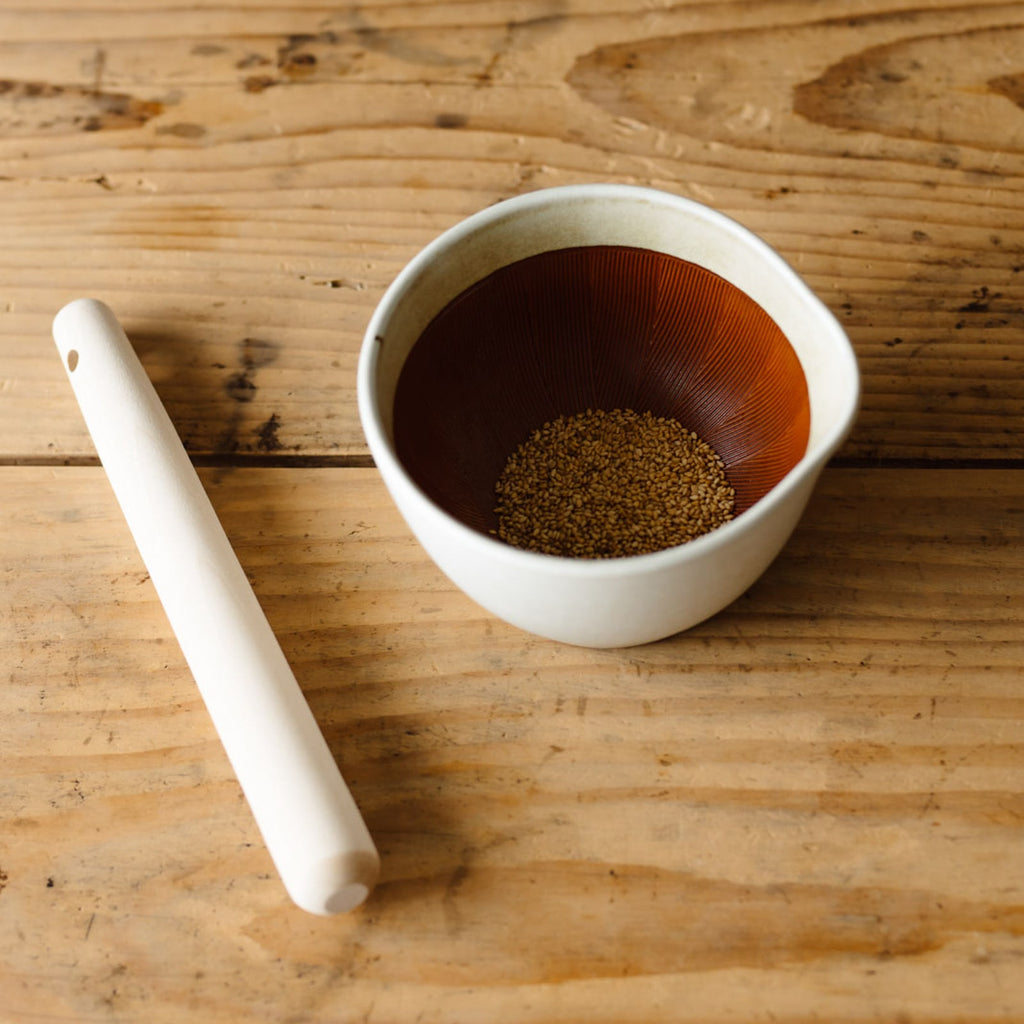 シリコン付きで滑りにくい、元重製陶所のすり鉢