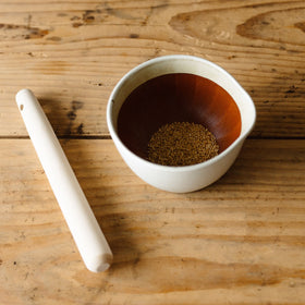 シリコン付きで滑りにくい、元重製陶所のすり鉢