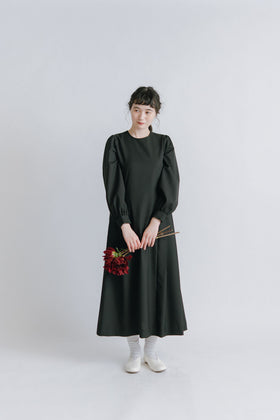 「わたしたちらしい、オケージョンのかたち」きちんとしたブラックワンピース