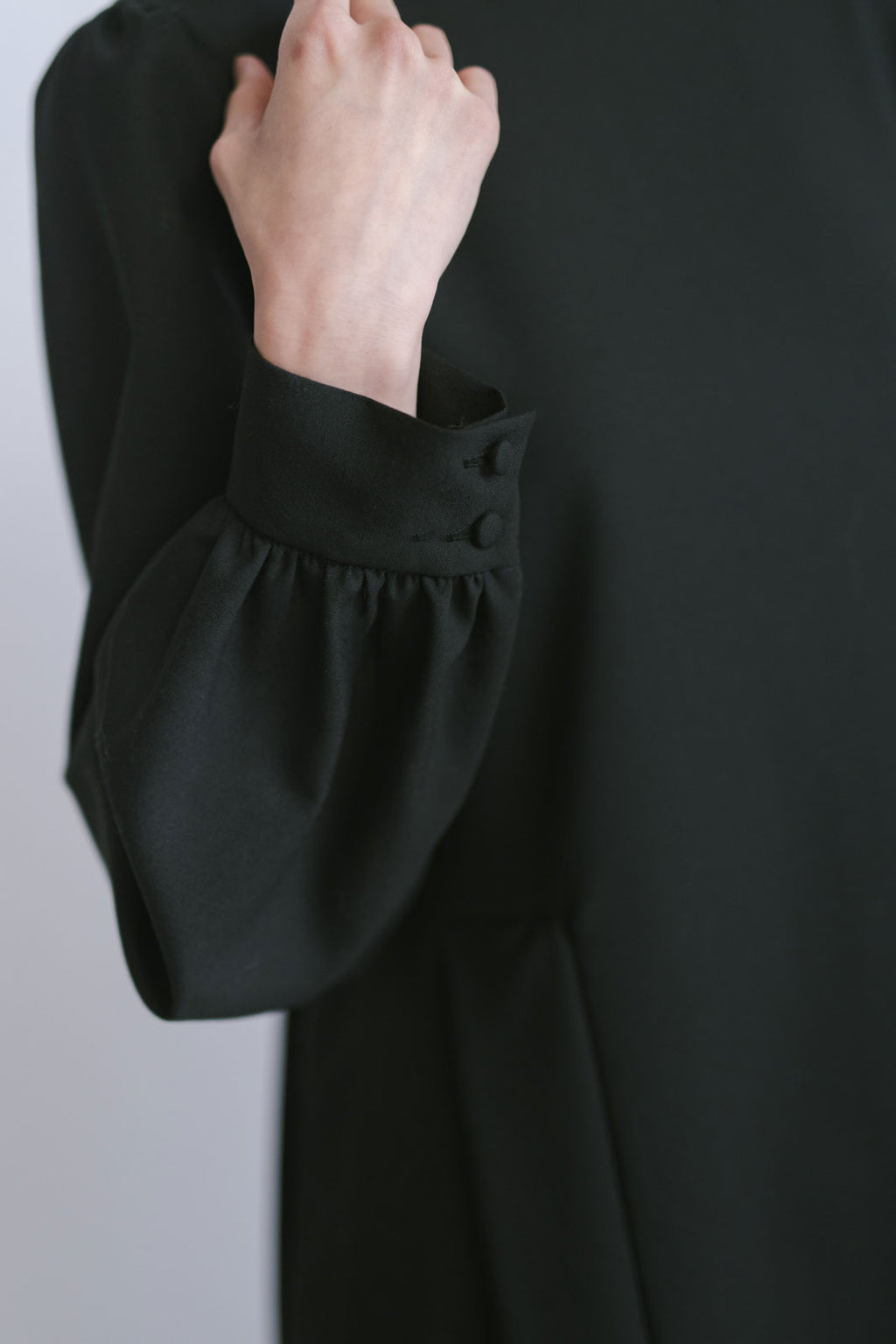 「わたしたちらしい、オケージョンのかたち」きちんとしたブラックワンピース