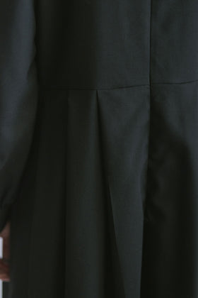 「わたしたちらしい、オケージョンのかたち」きちんとしたブラックワンピース