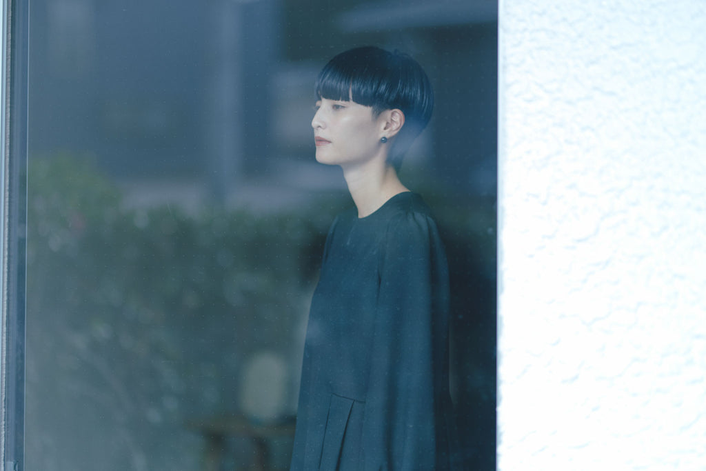 「わたしたちらしい、オケージョンのかたち」きちんとしたブラックワンピース