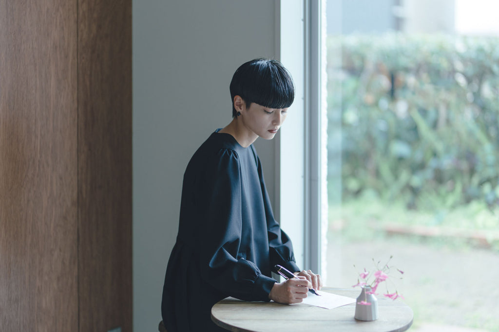 「わたしたちらしい、オケージョンのかたち」きちんとしたブラックワンピース