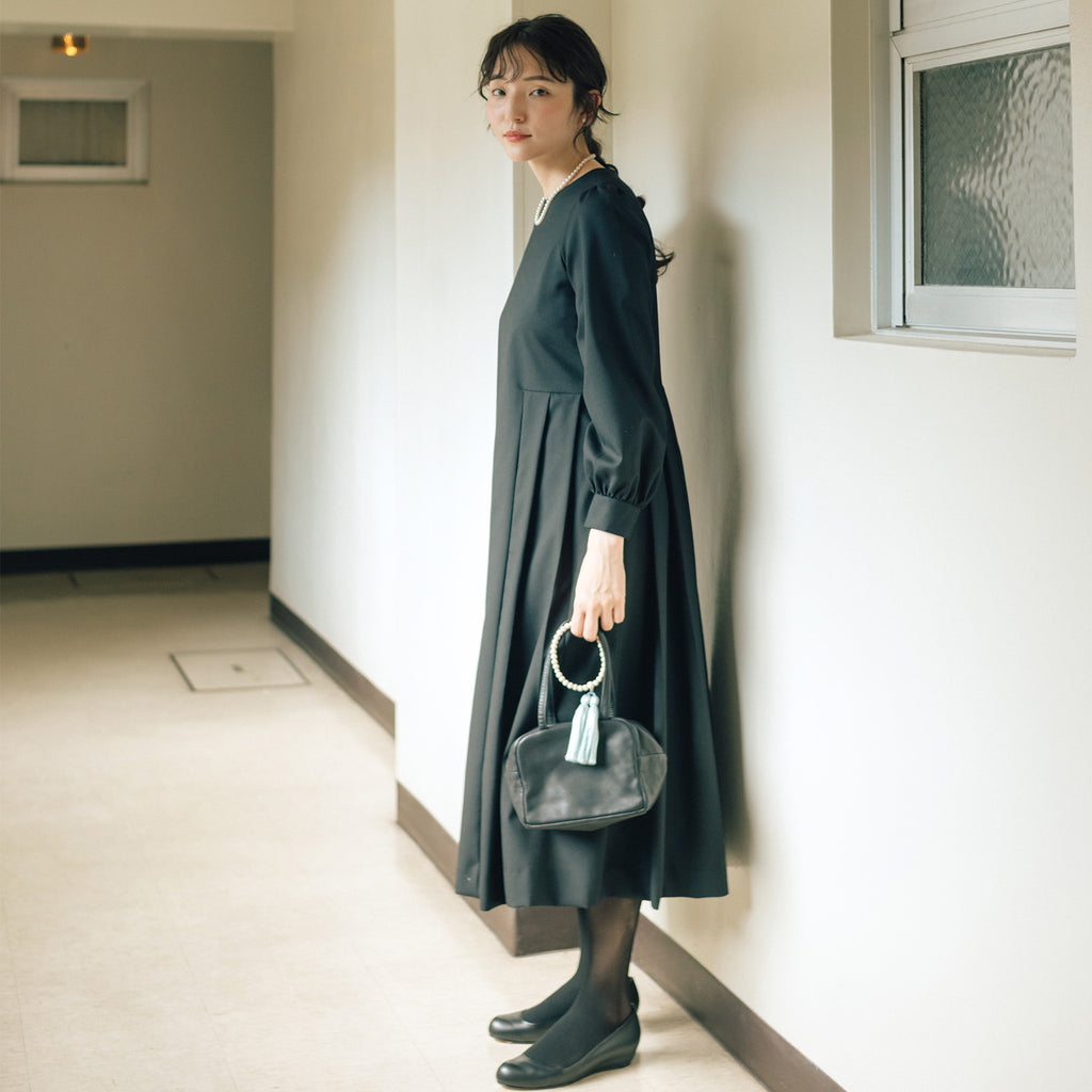 「わたしたちらしい、オケージョンのかたち」きちんとしたブラックワンピース