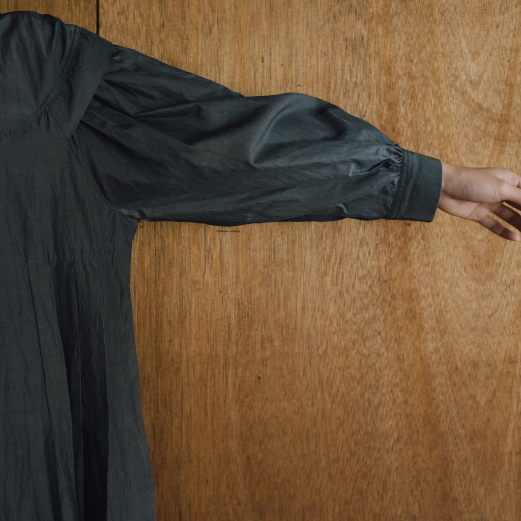 「わたしたちらしい、大人のかわいらしさ」キュプラコットン タックワンピース