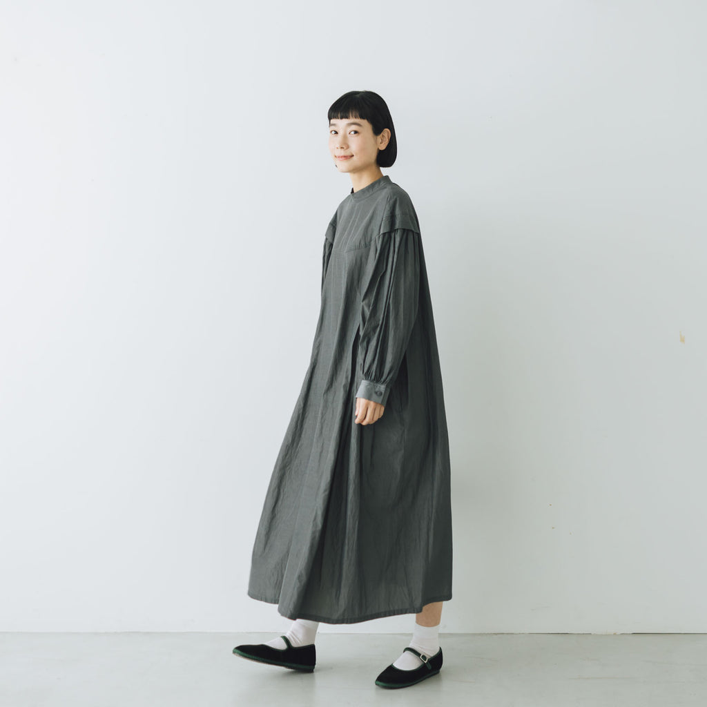 「わたしたちらしい、大人のかわいらしさ」キュプラコットン タックワンピース