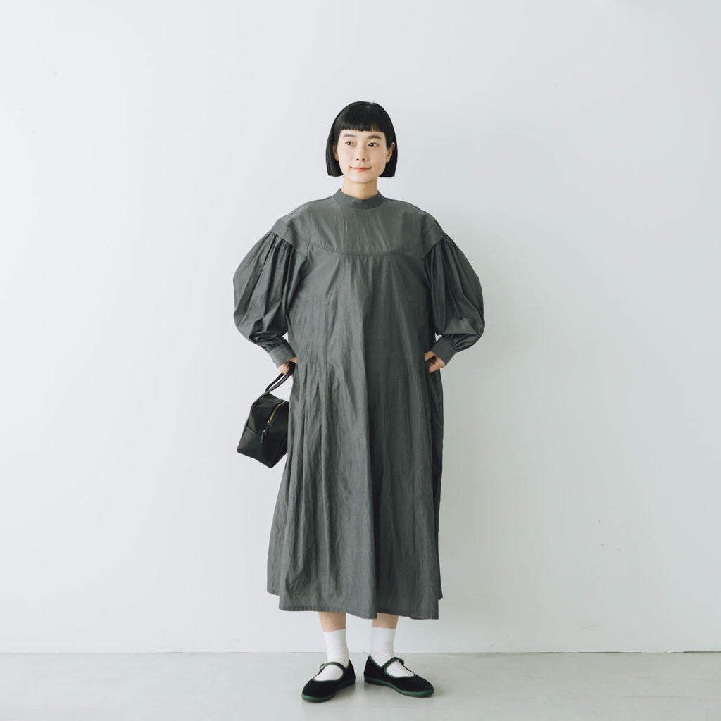 「わたしたちらしい、大人のかわいらしさ」キュプラコットン タックワンピース