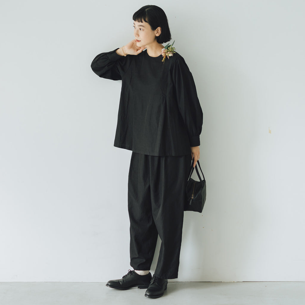 「わたしたちらしい、大人のかわいらしさ」ブラウス+サルエルパンツのセットアップ
