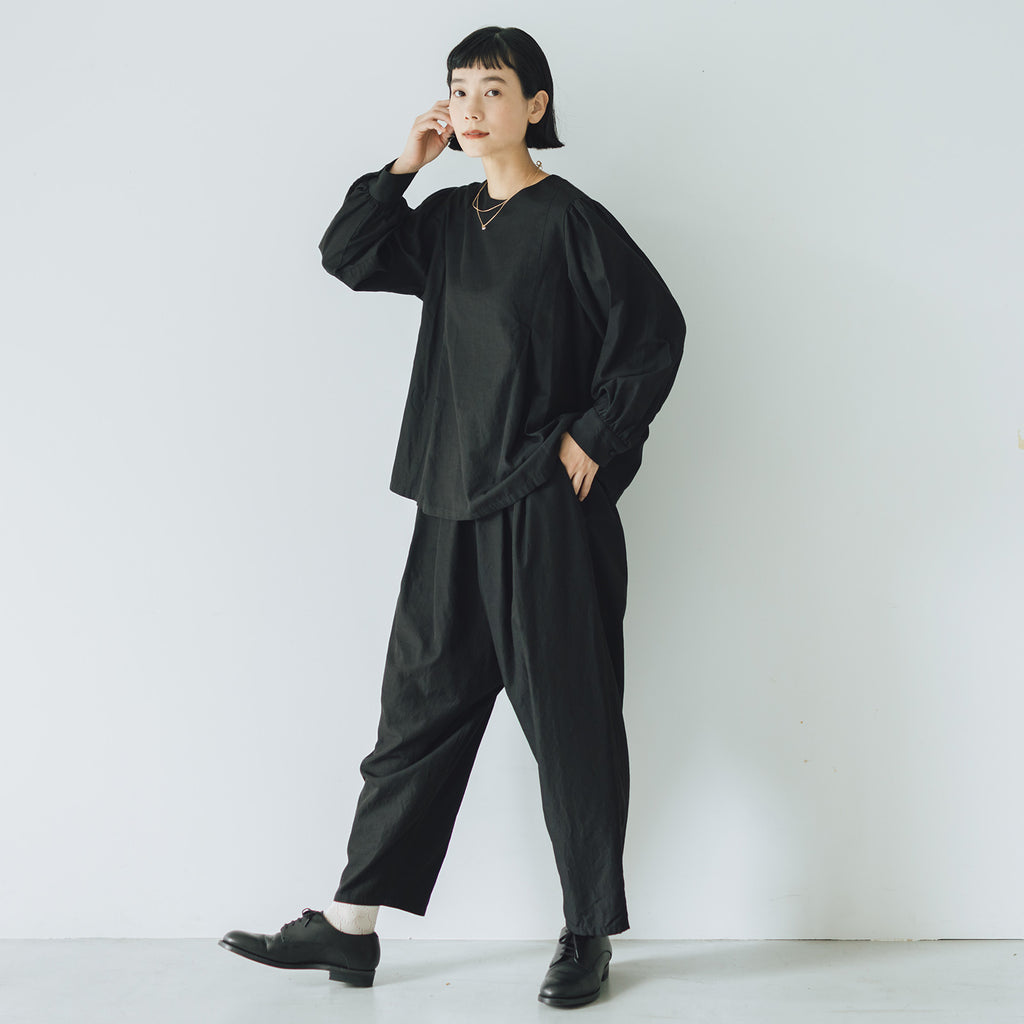 「わたしたちらしい、大人のかわいらしさ」ブラウス+サルエルパンツのセットアップ