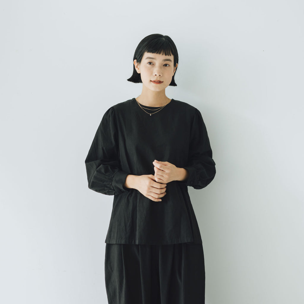 「わたしたちらしい、大人のかわいらしさ」ブラウス+サルエルパンツのセットアップ