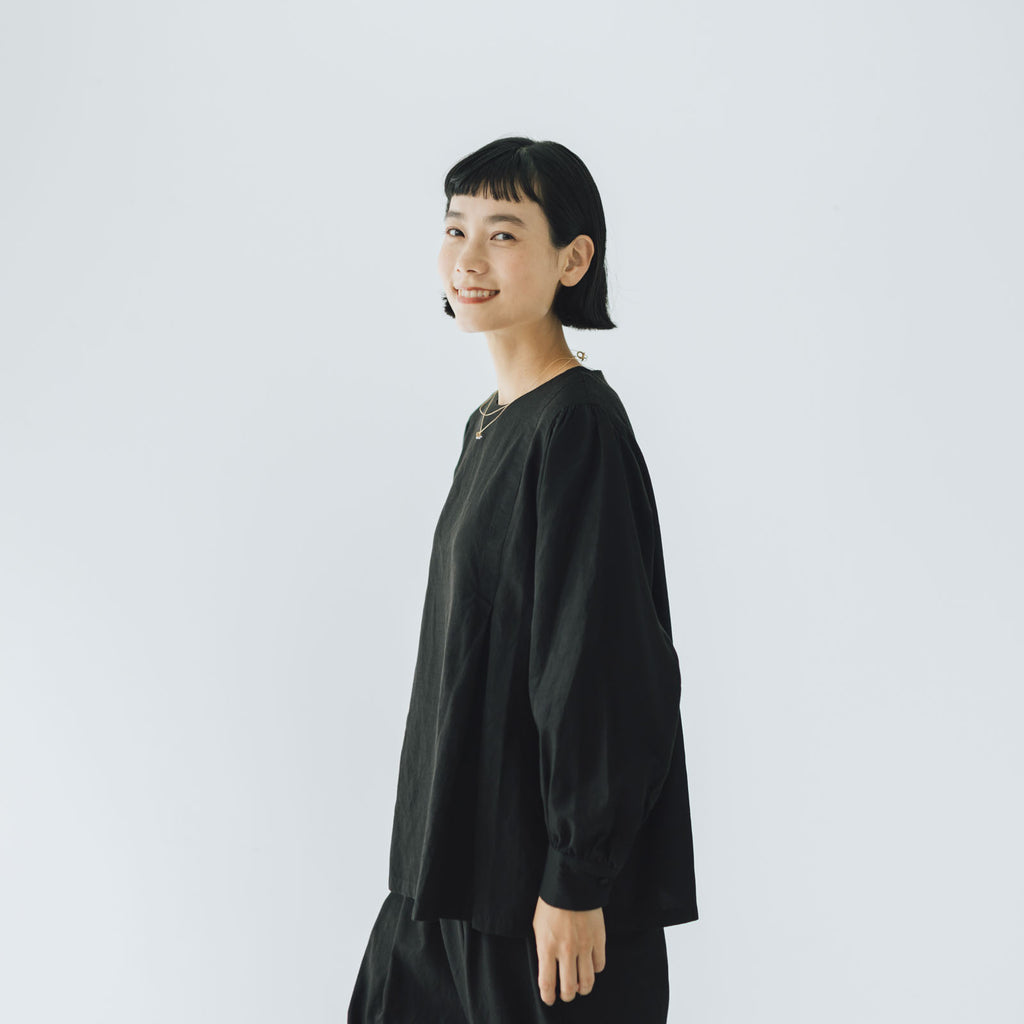 「わたしたちらしい、大人のかわいらしさ」ブラウス+サルエルパンツのセットアップ