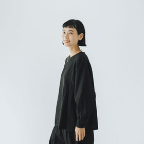 「わたしたちらしい、大人のかわいらしさ」ブラウス+サルエルパンツのセットアップ