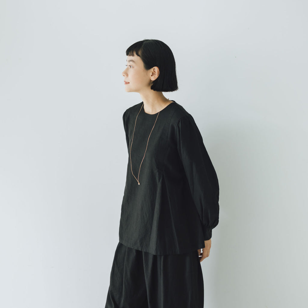 「わたしたちらしい、大人のかわいらしさ」ブラウス+サルエルパンツのセットアップ