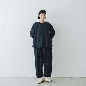 「わたしたちらしい、大人のかわいらしさ」ブラウス+サルエルパンツのセットアップ