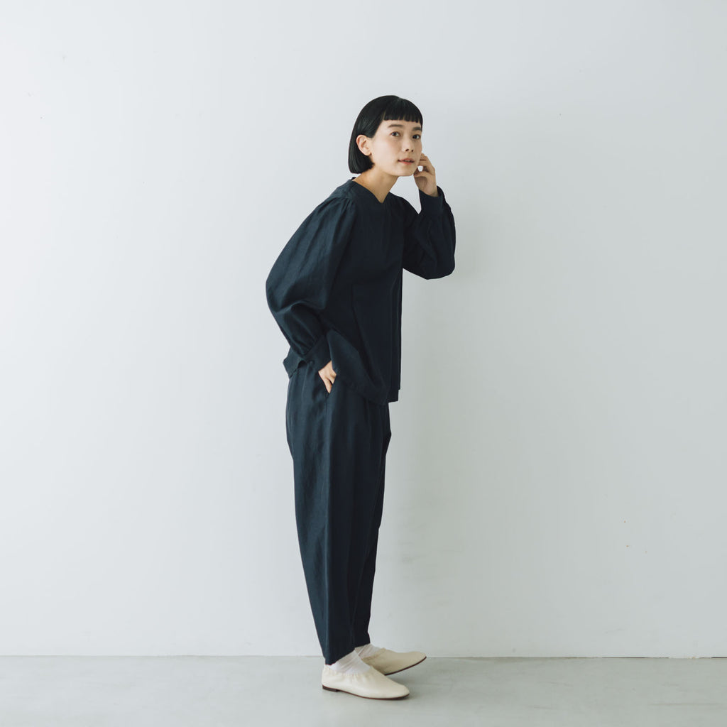 「わたしたちらしい、大人のかわいらしさ」ブラウス+サルエルパンツのセットアップ