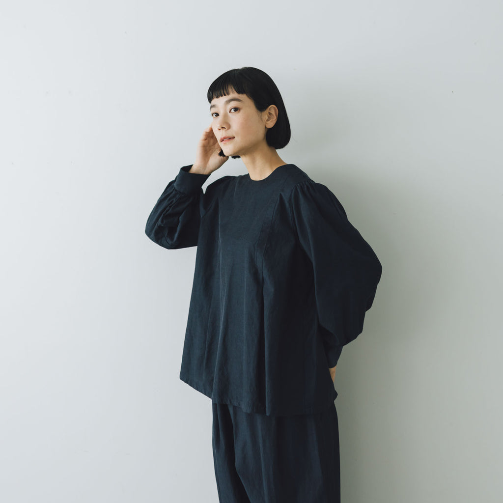 「わたしたちらしい、大人のかわいらしさ」ブラウス+サルエルパンツのセットアップ