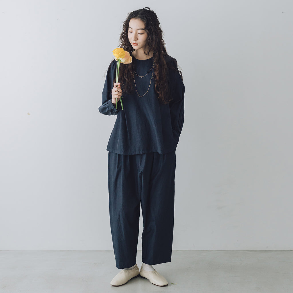 「わたしたちらしい、大人のかわいらしさ」ブラウス+サルエルパンツのセットアップ