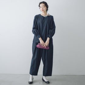 「わたしたちらしい、大人のかわいらしさ」ブラウス+サルエルパンツのセットアップ