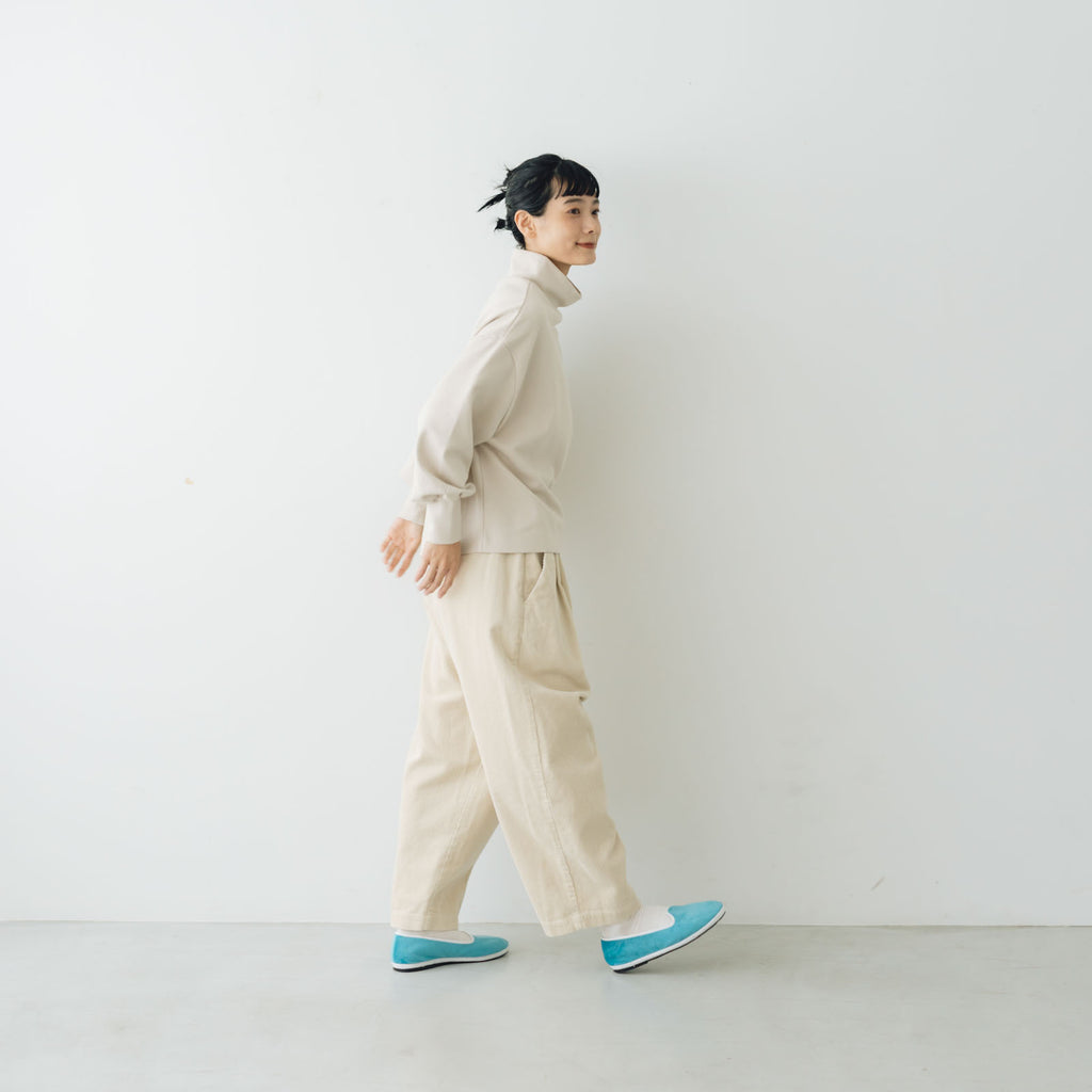 くらすこと +to 大人の定番、ハイネックプルオーバー