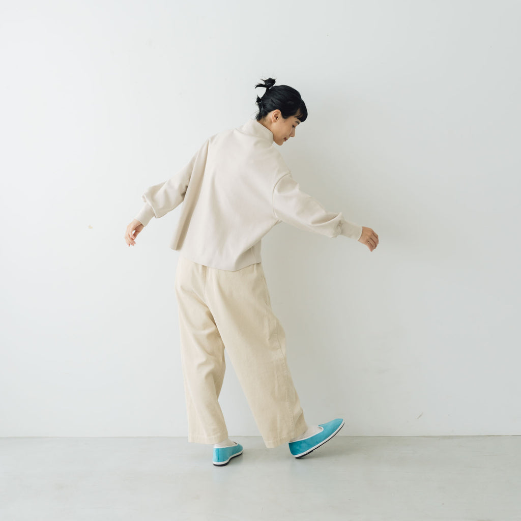 くらすこと +to 大人の定番、ハイネックプルオーバー