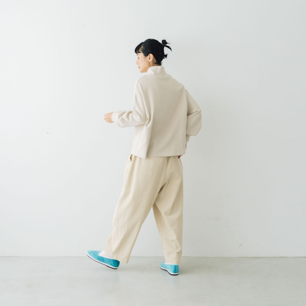 くらすこと +to 大人の定番、ハイネックプルオーバー