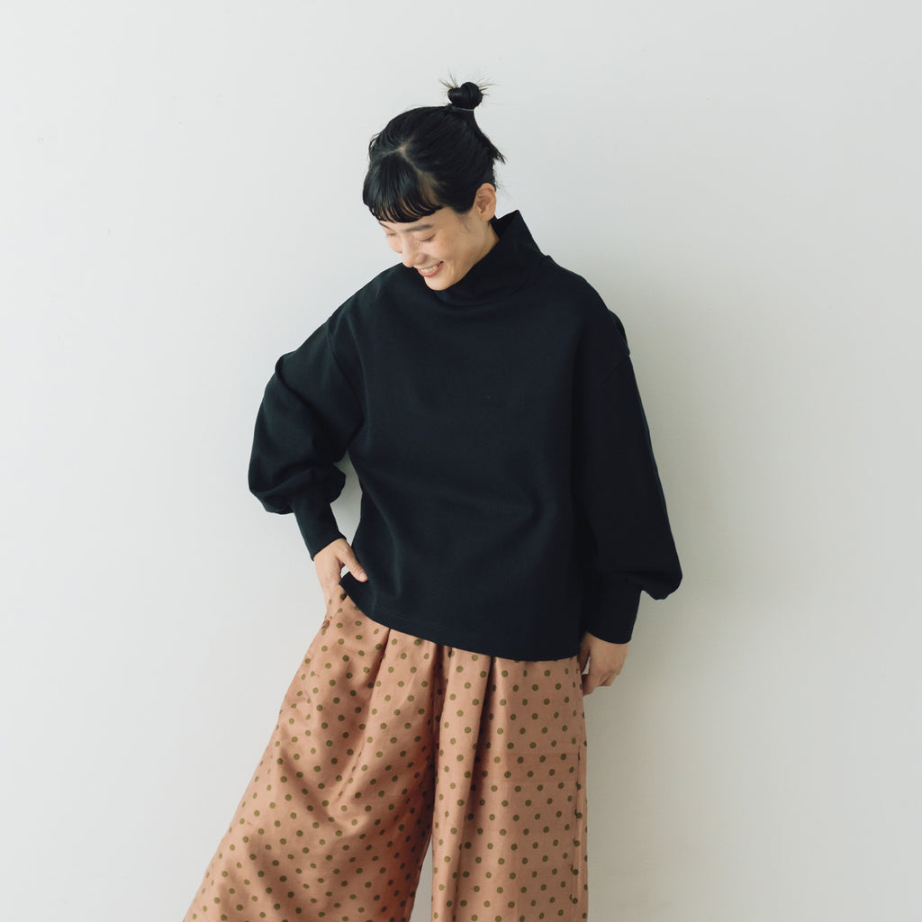 くらすこと +to 大人の定番、ハイネックプルオーバー