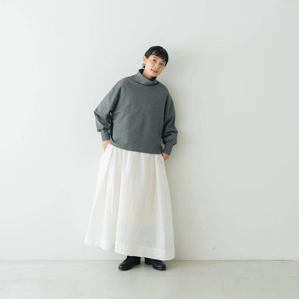 くらすこと +to 大人の定番、ハイネックプルオーバー