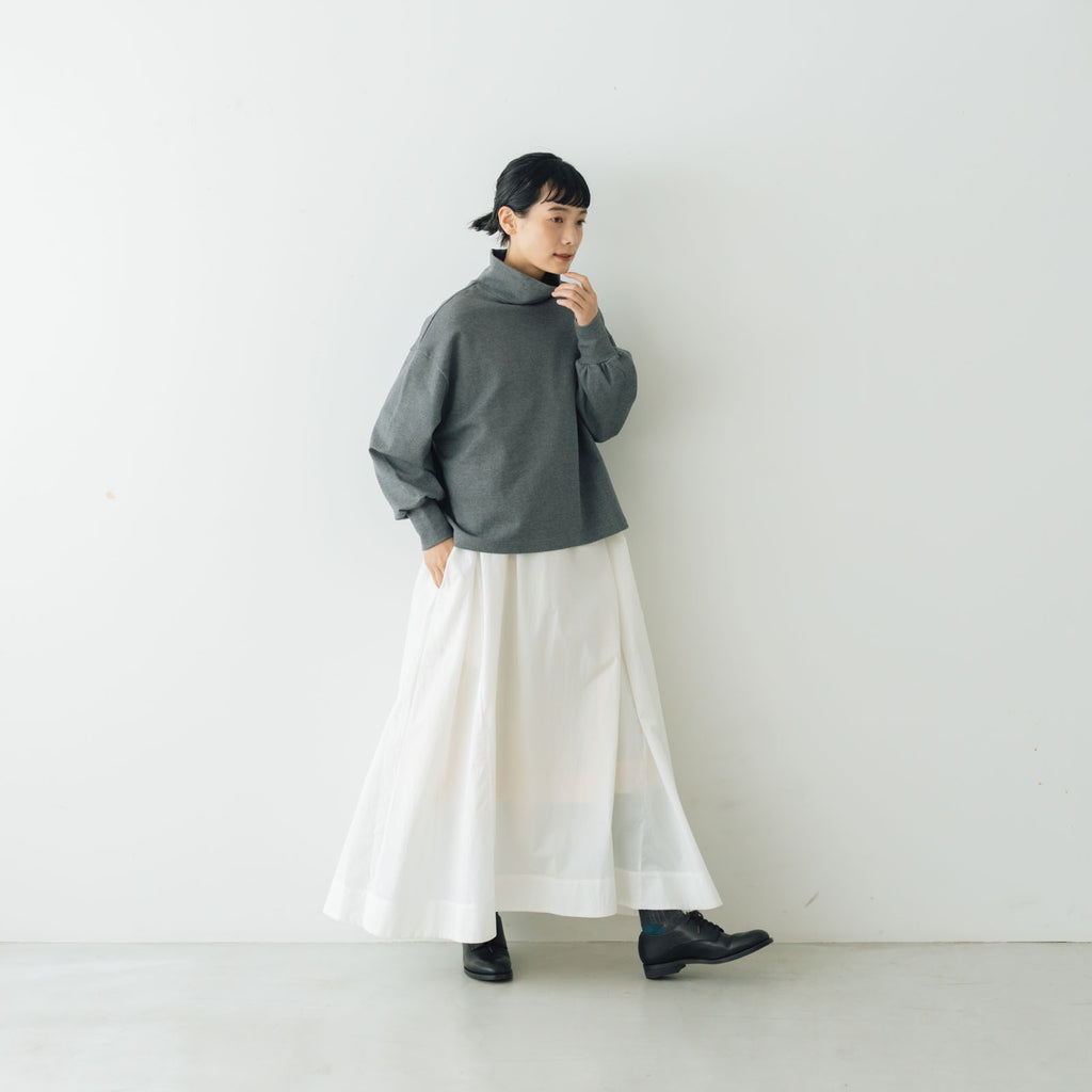 くらすこと +to 大人の定番、ハイネックプルオーバー