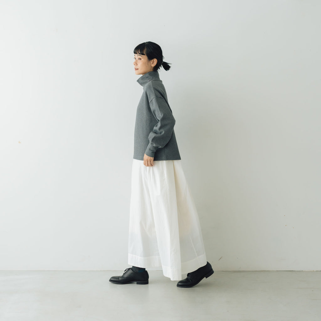 くらすこと +to 大人の定番、ハイネックプルオーバー