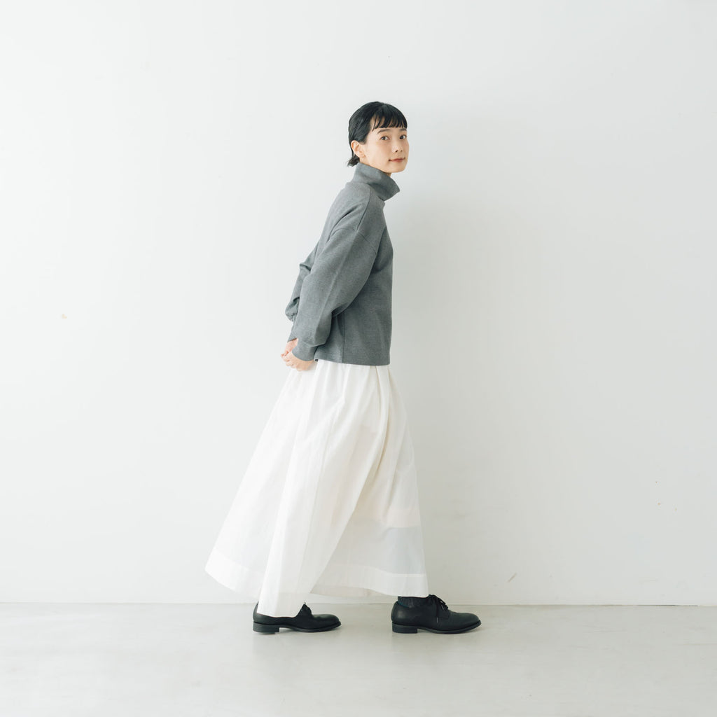 くらすこと +to 大人の定番、ハイネックプルオーバー