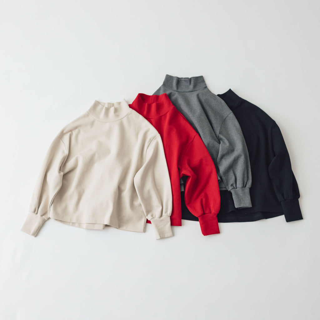 くらすこと +to 大人の定番、ハイネックプルオーバー