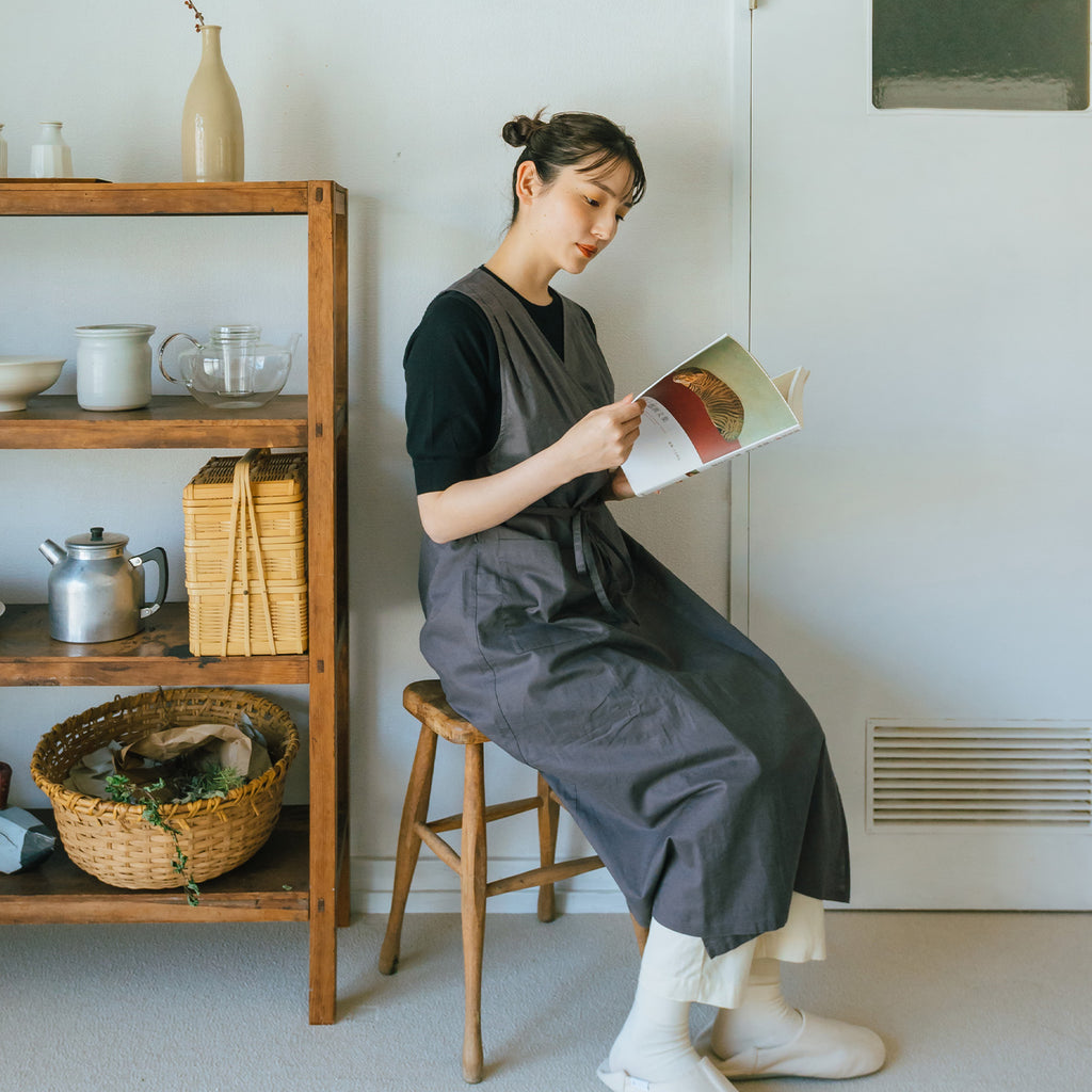 「くらすことの日常生活着」カシュクールエプロン