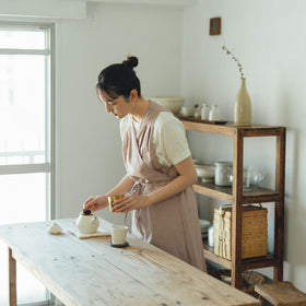 「くらすことの日常生活着」カシュクールエプロン