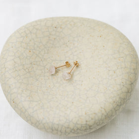 くらすこと わたしのお守り 天然石のひと粒ピアス