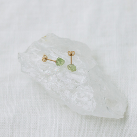 くらすこと わたしのお守り 天然石のひと粒ピアス