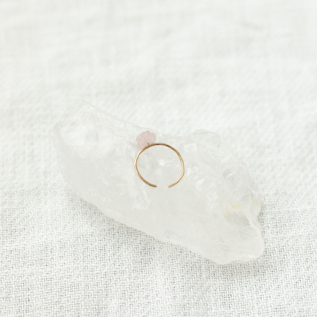 くらすこと わたしのお守り 天然石のひと粒イヤーカフ