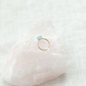 くらすこと わたしのお守り 天然石のひと粒イヤーカフ