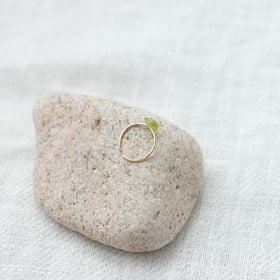 くらすこと わたしのお守り 天然石のひと粒イヤーカフ