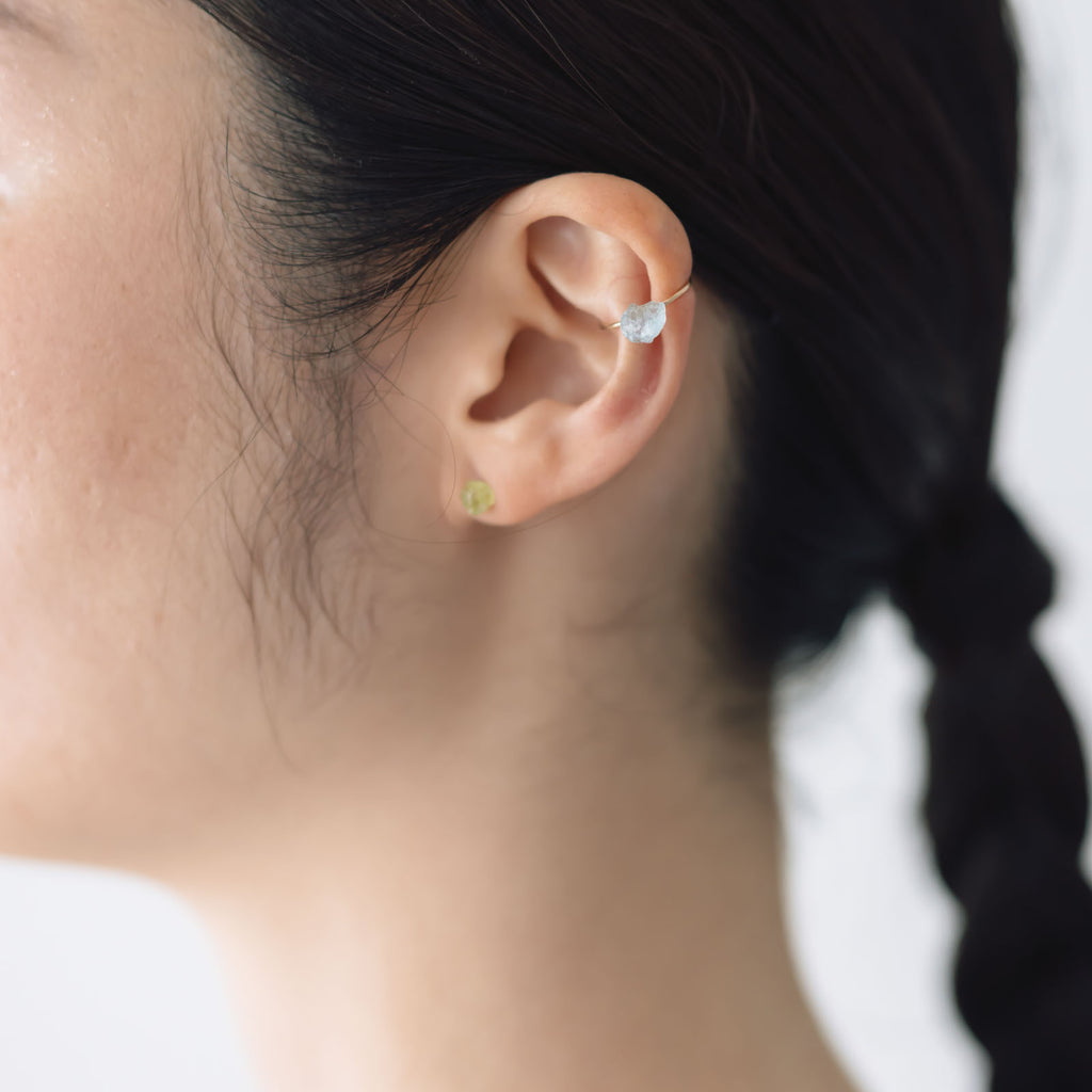 くらすこと わたしのお守り 天然石のひと粒イヤーカフ