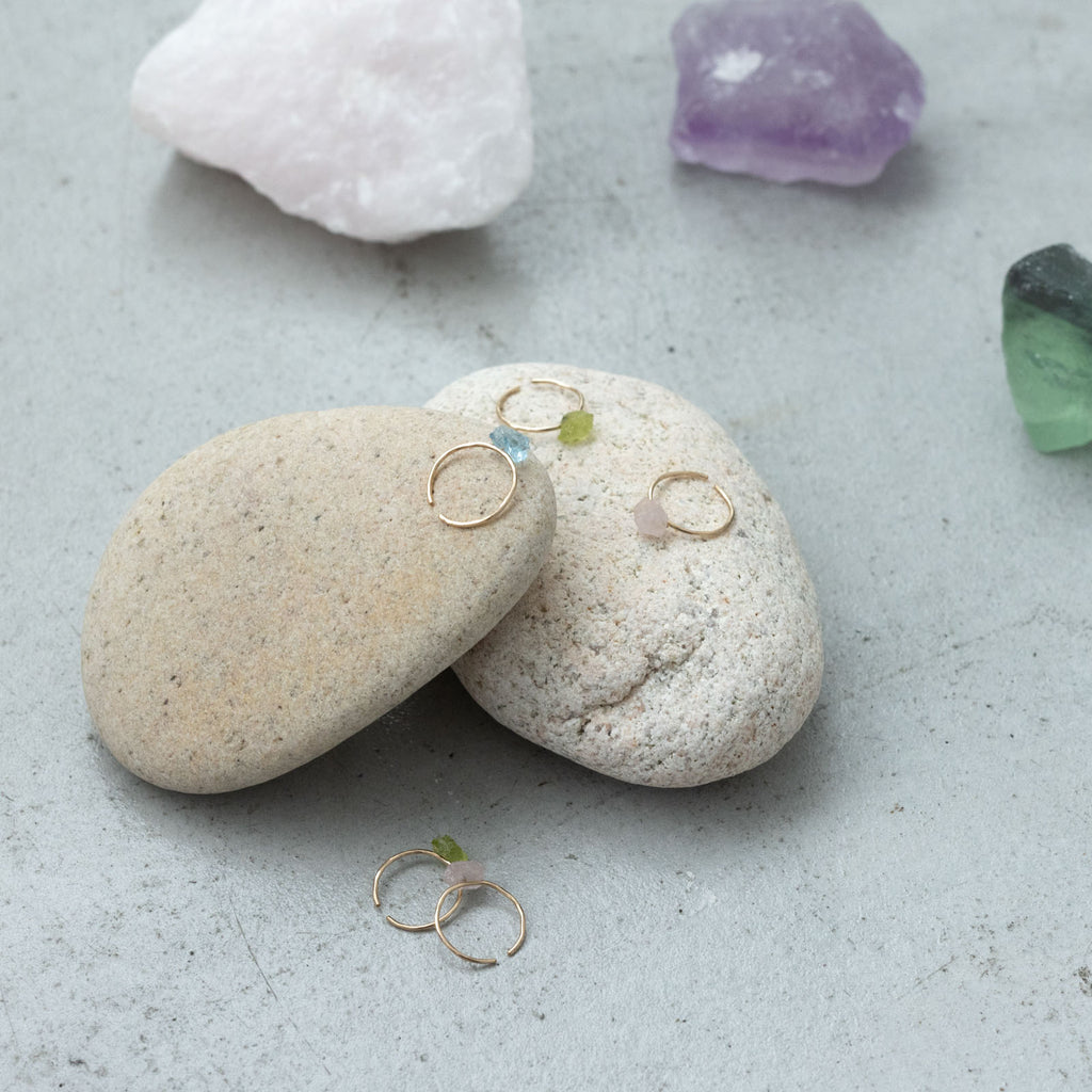 くらすこと わたしのお守り 天然石のひと粒イヤーカフ