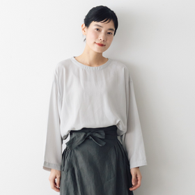 【SALE】 KURASUKOTO Atelier Wardrobe 大人のキュプラ混ブラウス