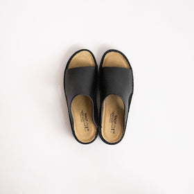 NAOT CECILIA マットブラック