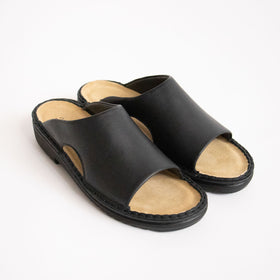 NAOT CECILIA マットブラック