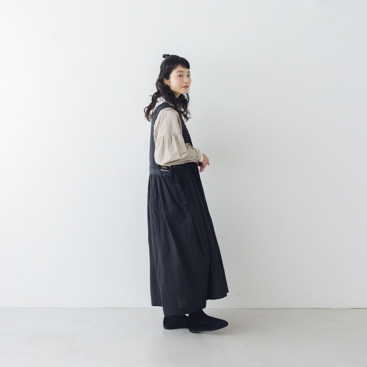 MAGALI コットンリネン ピンチェック タブリエワンピース ｜くらすこと