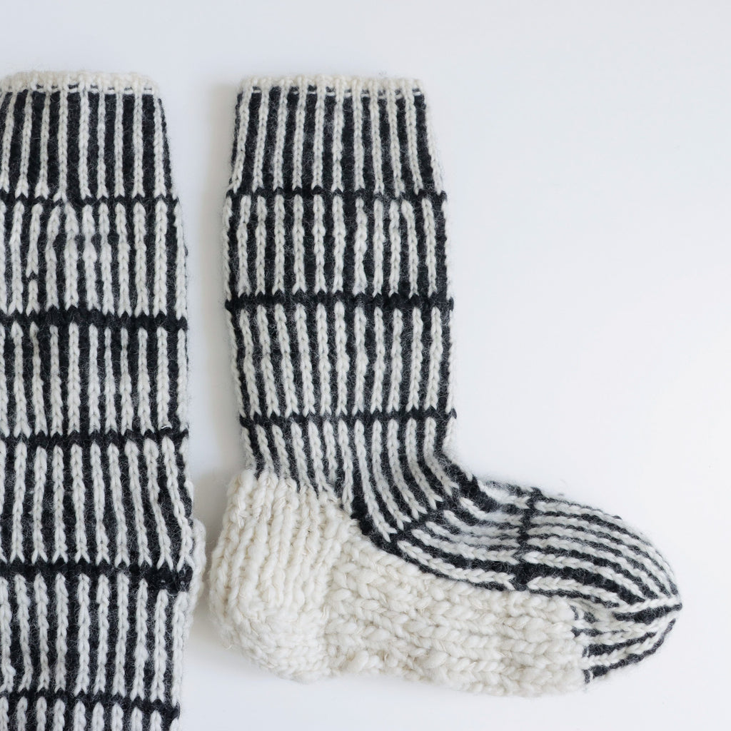 odnu STRIPED SOCKS