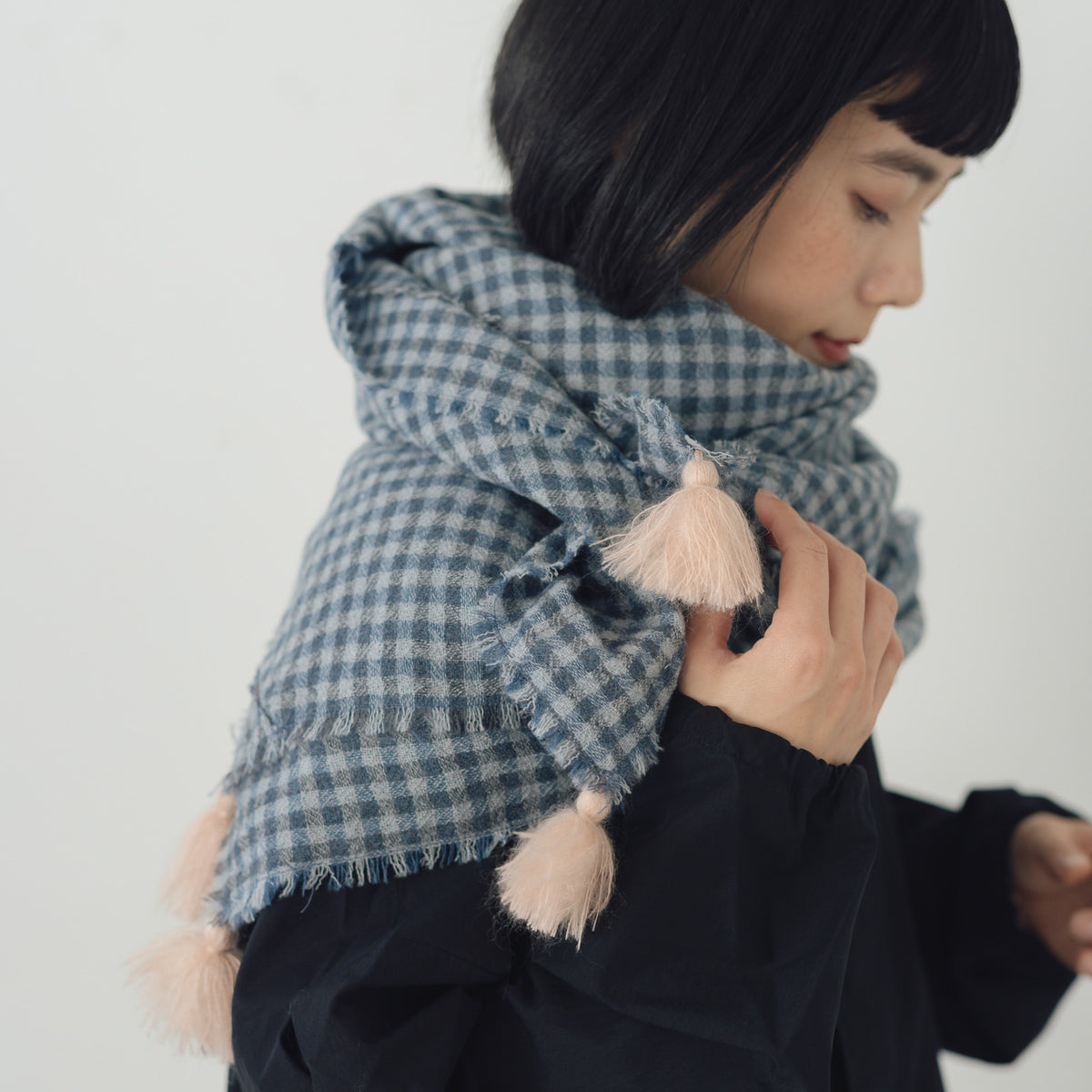 新品タグ付き 今季 ローブデポー ウールガーゼタッセルスカーフ ROBE de PEAU ウールガーゼタッセルストール ｜くらすこと公式